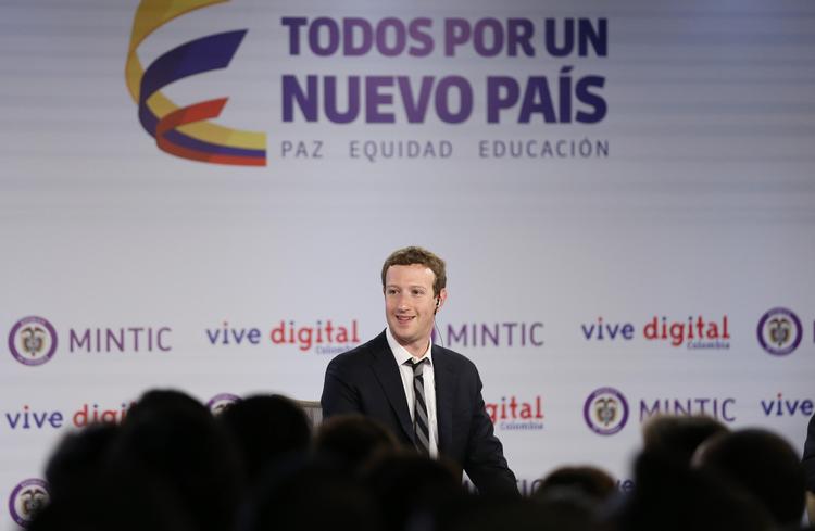 Betaversion. Facebooks direktør Mark Zuckerberg er med til at lancere et nyt arbejdssite. 