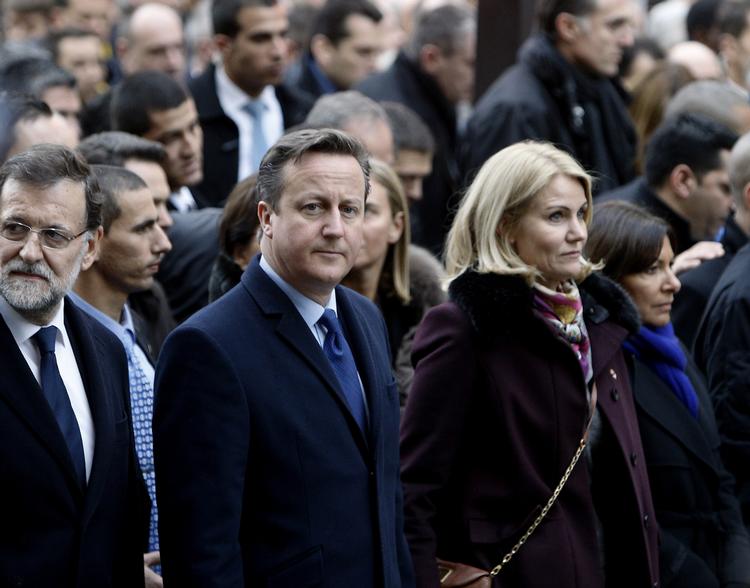 Flere europæiske politikere, blandt andre Helle Thorning-Schmidt og britiske David Cameron, er klar til at øge bevillingerne til efterretningstjenesterne og stramme lovgivningen i kampen mod terror. 