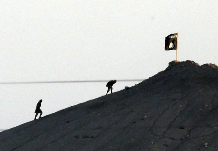 IS. Eftersøgningshold har fundet 16 bagbundede lig i det nordlige Irak. 