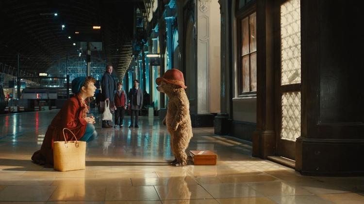 Bamseflygtning. Paddingtons lange rejse fører ham til storbyen London. 
