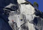 Bjergbestigning. To mænd er nået til toppen af verdens hårdeste stigning på det amerikanske Yosemite-bjerg 