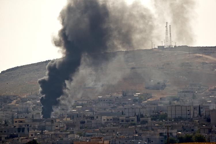 Flere og flere forældre henvende sig til Københavns Kommune med frygten om, at deres børn er på vej til at blive radikaliserede. Nogle af dem tager til Syrien for at kæmpe. Radikalisering. Her er det byen Kobane, hvor Islamisk Stat og kurdiske styrker kæmper om herredømmet over byen. 