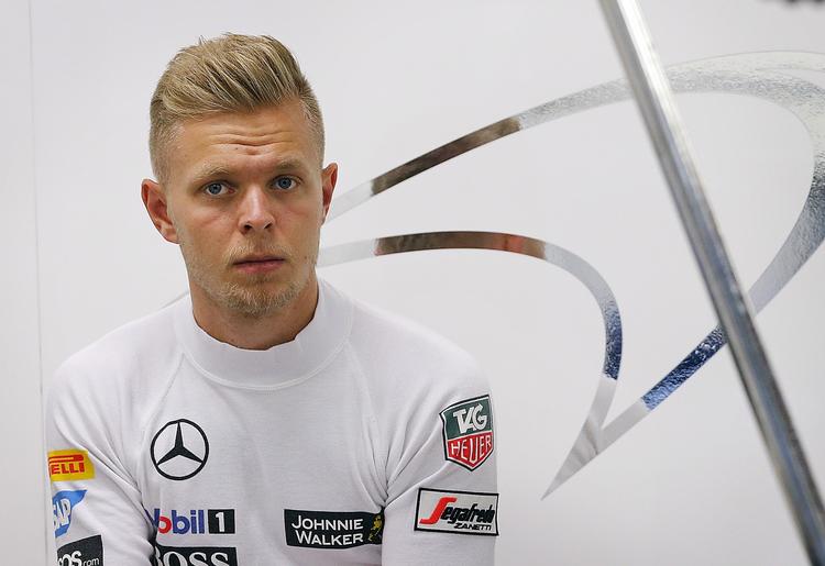 Parkeret. Kevin Magnussen indledte karrieren i formel 1 som lyn og torden ved at blive nummer 2 i det australske grandprix. Sæsonen endte med en degradering, da der skulle gøres plads til eksverdensmesteren Fernando Alonso på McLaren-teamet. 