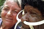 Selfie. På Papua Ny Guinea er Kirsten Hansen fra Hillerød foreviget sammen med Dani-stammens høvding. FOTO: Kirsten Hansen 