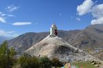Tibet. En buddhistisk munk beder en bøn nær et buddhistisk tempel i Lhasa, Tibet. FOTO: Trine Mille Nielsen 