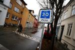 fart. En arbejdsgruppe under Justitsministeriet ser lige nu nærmere på muligheden for lokalt at nedsætte hastighedsgrænserne i boligområder. 
