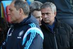 konspiration. José Mourinho (th) har på det seneste følt sig forfulgt af dommerne. Så han måtte tage en uges pause fra medierne for at køle ned. 