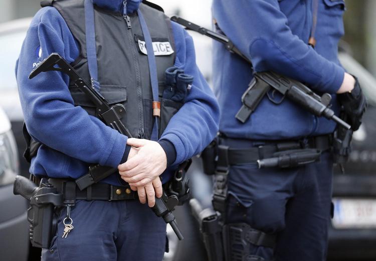 TERRORFRYGT. Belgierne er rystede over afsløringen af en formodet jihadcelles terrorplaner i landet. I indvandrerbydelen Molenbeek rammes de unge også af frygten. 