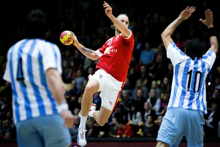 28-24. I Danmarks seneste kamp mod Argentina scorede Henrik Møllgaard to mål i sejren på 28-24 i Odense. 