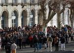 Sørgestund. Da hele Frankrig sidste torsdag holdt et minuts stilhed for ofrene for massakren på Charlie Hebdo, valgte nogle skoleelever at råbe ’Allahu akbar’, andre reciterede vers fra Koranen. Her holder de et minuts stilhed på en skole i Bayonne i det sydvestlige Frankrig. 