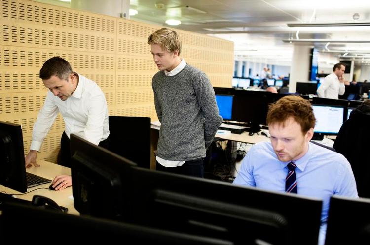 Stræb. Steen Bocian råder sin unge gæst til at stræbe efter høje karakterer, især på første del af studiet, for at få det basale på plads. 