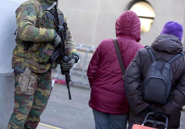 Belgien har indsat militæret på strategisk vigtige steder af frygt for et nært forestående terrorangreb. 