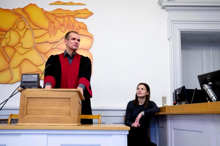 Retten. Forsvarsadvokat Michael Juul Eriksen mødes med Camilla Helbo i Østre Landsret for at dele ud af sin viden om livet efter jurastudiet. 