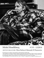 Uheldig. Michel Houellebecq er en af de gode kontroversielle forfattere, der kan slippe af sted med at skrive noget møg. Men hans seneste bog er nu god. 