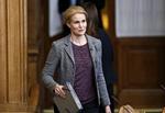 Statsminister Helle Thorning-Schmidt skal besøge et hold danske læger og sygeplejersker i Sierra Leone, der har været hårdt ramt af ebola-epidemien. 