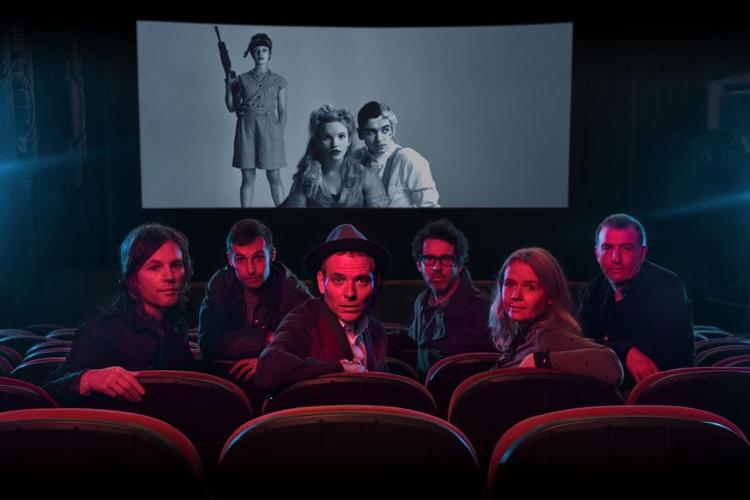 Sekstet. Den superfølsomme sekstet Belle and Sebastian fra Glasgow fyrer op under poppen på deres nye album, men deres helt særlige skotske ånd er intakt. 