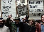 EKSTREMISME. En bøn om hjælp til at modvirke radikalisering udløser skænderi mellem Storbritanniens muslimske råd og premierministeren. Han vil standse tilgangen til islamistiske grupper efter Parisangrebene og de mange konfrontationer, der har været i London. Her ses demonstranter ud for den danske ambassade under muhammedkrisen. 