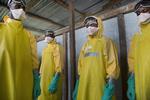 Ebola. Antallet af ebolasmittede er faldet drastisk den seneste måned. 