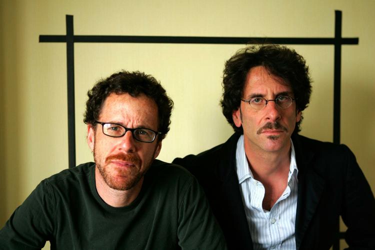 FILMHÆDER. Joel og Ethan Coen har vundet adskillige priser for deres film, og brødrene er to ud af de syv filmmagere i verden, der har vundet tre Oscars for den samme film, som de gjorde med 'No Country For Old Men' fra 2007. Nu svirrer rygterne om en ny komedie fra makkerparrets hånd, der har fået titlen 'Hail Ceaser' 