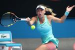 Den danske tennisstjerne Caroline Wozniacki har i nat dansk tid spillet sig videre til anden runde i Australian Open efter en sejr over Taylor Townsend. 