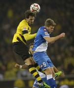 klubmand.  Mats Hummels (tv) kom til Borussia Dortmund i 2009, og den stærke midterforsvarer har åbenbart ikke tænkt sig at forlade klubben, selv om Dortmund frister en tilværelse i bunden af Bundesligaen. 