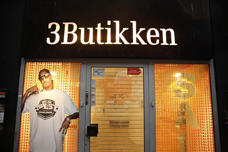 Skattely. Mange af 3's kunder er vrede over, at selskabet benytter sig af den såkaldte Luxembourg-finte for at slippe for at betale skat i Danmark. 