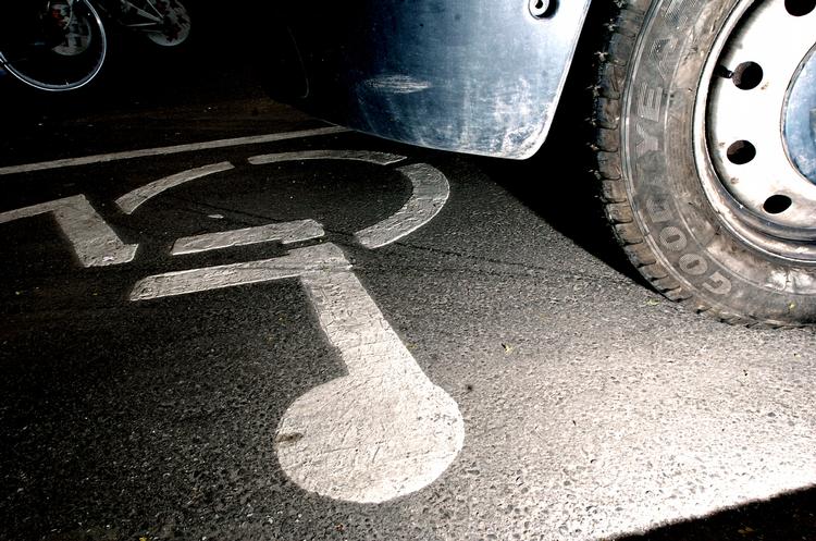 Kritik. Handicaporganisationers opråb til regeringen er blevet hørt. Socialminister Manu Sareen (R) har valgt at bøje sig og stoppe udskældt handicapforslag 