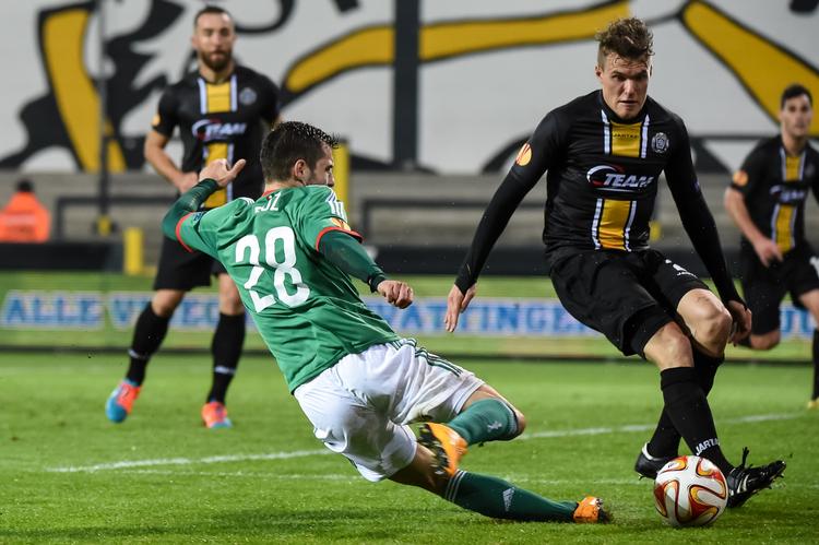 SKIFTET. Efter blamdt andet at have vundet den belgiske pokalfinale med Lokeren skifter Alexander Scholz (th.) til Standard Liege. 