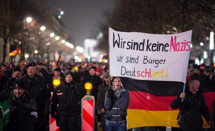 Demonstranter. Pegida-tilhængerne har tidligere demonstreret i blandt andet Berlin og Dresden. I aften ventes de at gå på gaden i stort antal i Leipzig. 