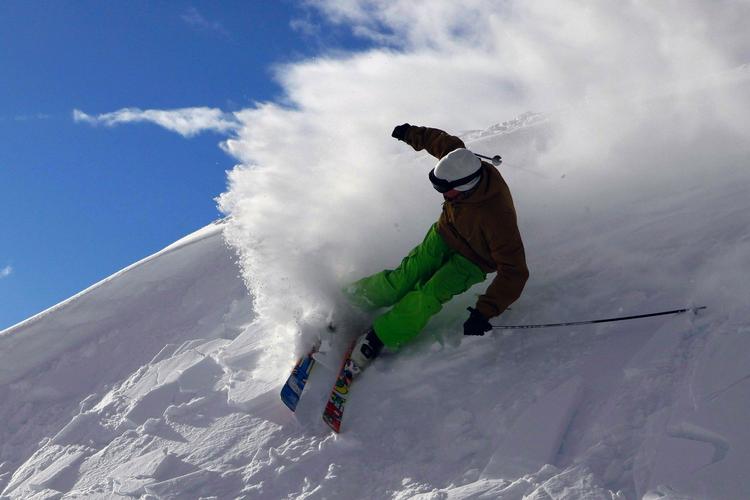 Schwuussh. I Schweiz får man kvalitet for pengene, når man står på ski - men det er blevet markant dyrere. 