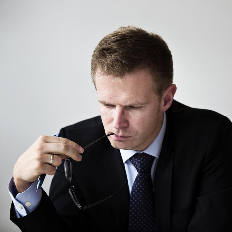 It-bøvl. Skatteminister Benny Engelbrecht (S) må hente hjælp fra international konsulenter for at få Skats gældsinddrivelsessystem ti at virke. 