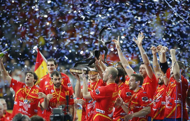 MESTRENE. For to år siden blev Spanien verdenmester med en finalesejr over Danmark. I år er det opgør en mulig VM-kvartfinale. 