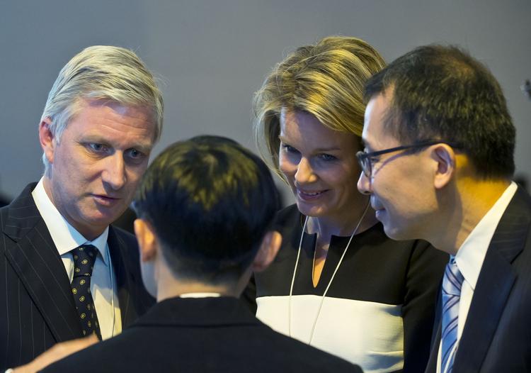 besøg. Belgiens kong Philippe (tv.) og dronning Mathilde er blandt verdens rige og indflydelsesrige, der mødes til et lukket topmøde i den schweiziske bjergby Davos. 