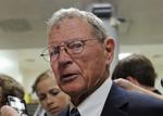 Formand for senatets miljøudvalg, republikaneren James Inhofe skrev i 2012 bogen »Det største svindelnummer – hvordan sammensværgelsen om global opvarmning truer din fremtid«. I aftes stemte han for, at klimaforandringer er en del af verdensordnen. 