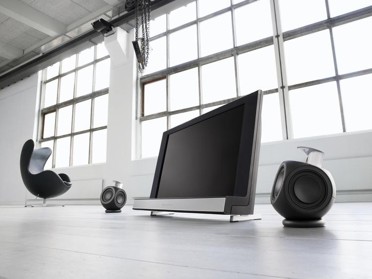 Bang&amp;Olufsen. BeoVision 8-32 med  BeoLab 3 fra 2007. 