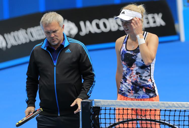 bandeord. Caroline Wozniacki sammen med far og træner, Piotr Wozniacki, i en træningssession ved Australian Open. 