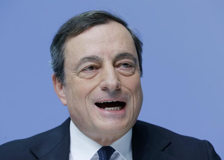 forventningspres. Europas økonomi kører af sted i slow motion, og det forventes, at chefen for Den Europæiske Centralbank, italieneren Mario Draghi, senere i dag vil fortælle, at banken nu sætter gang i en stor økonomisk redningsplan. 