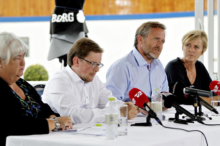 Skattelettelser. Liberal Alliances politiske ordfører, Simon Emil Ammitzbøll (nummer to fra venstre) regner med, at Venstre er klar til at give indrømmelser på andre punkter, hvis samarbejdspartnerne eftergiver for Lars Løkkes ønsker om en boligjobordning. 