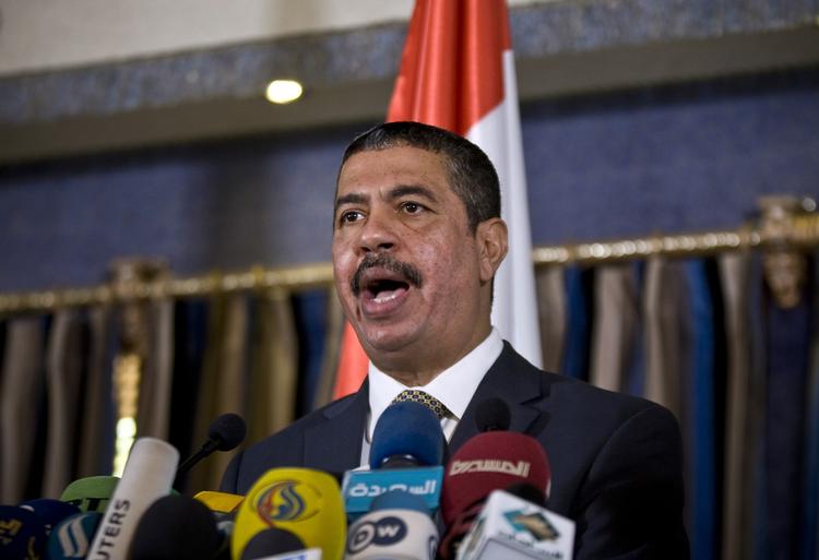 Internationalt.  Premierminister Khaled Bahah har meldt ud, at hans regering vil trække sig. 