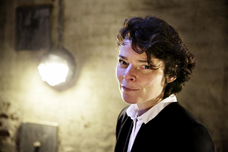 Forbrugerne risikerer at miste muligheden for at ringe til Forbrugerrådet Tænks rådgivning, hvis rådet mister næsten en tredjedel af sin grudbevilling, siger formand Anja Philip. 