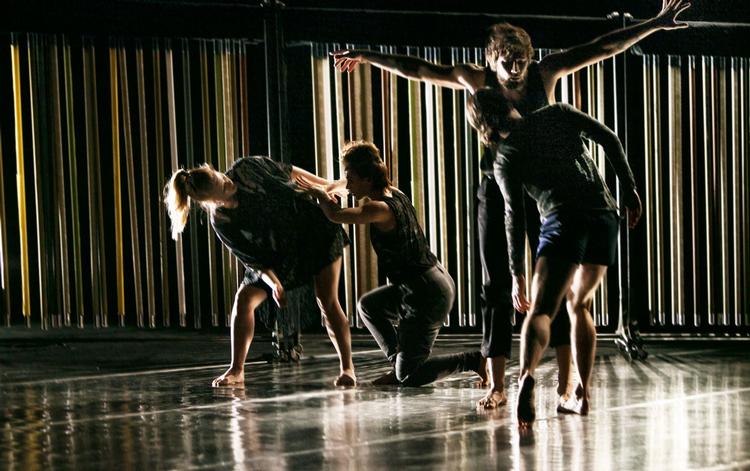 Dans. I Dansehallerne kan man opleve forestillingen om at føle sig hjemme. 