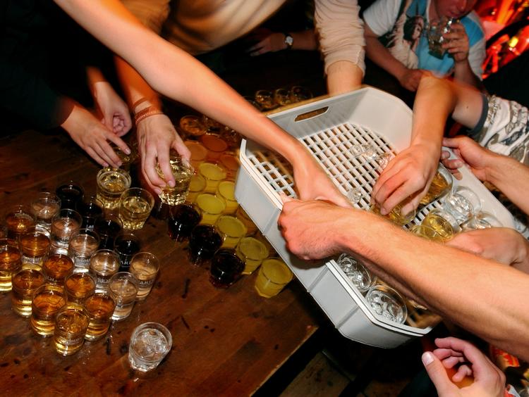 DRUK. Mænd er en smule mere truet af hjerteanfald senere i livet som følge af ungdomsdruk, end kvinder er. 