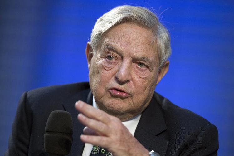 ulige. George Soros mener, at den økonomiske hjælpepakke, som Den Europæiske Centralbank vedtog i går, gavner dem, der har formuer og ejer obligationer, fordi de bliver mere værd. 