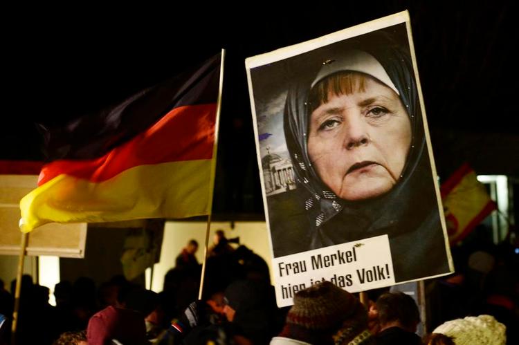 Nok. Vi er nødt til at gøre som kansler Merkel og sige: Nok er nok. Hertil og ikke længere, mener dagens debattør. 