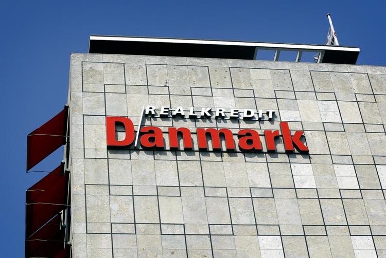 Op. Selv om de burde være hinandens værste konkurrenter, har Realkredit Danmark, Totalkredit, Nordea Kredit og BRFkredit nærmest synkront sat bidragssatserne op 