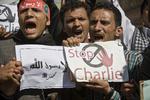 Yemen. Demonstranter foran den franske ambassade i hovedstaden Sanaa. Said Kouachi, den ene af Kouachi-brødrene som stod bag massakren på Charlie Hebdo, havde angiveligt fået militær kamptræning i Yemen for år tilbag 