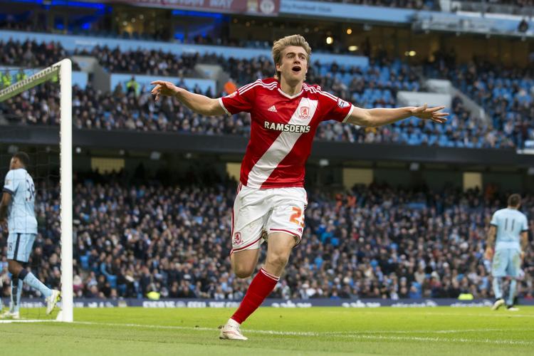 chok. Middlesbroughs Patrick Bamford har scoret til 1-0 mod Manchester City, som viste skuffende lidt mod det genstridige og flot kæmpende hold fra næstbedste række. 