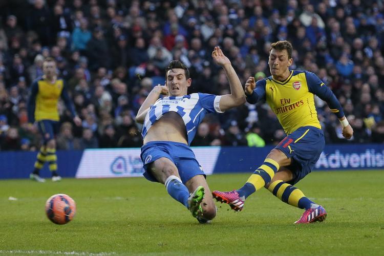 0-2. Med denne scoring bragte Mesut Özil Arsenal foran 2-0 mod Brighton. 