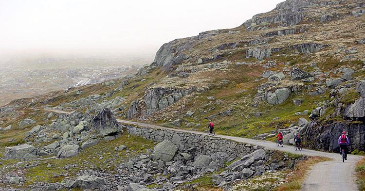 Historisk. Den norske cykelrute Rallarvegen er en af den slags oplevelser enhver friluftselsker bør unde sig selv på et tidspunkt i livet. 