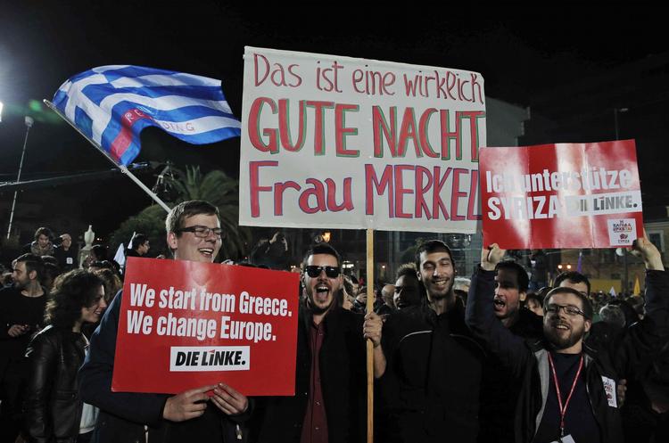 valgsejr. Tilhængere af det venstreorienterede parti Syriza fejrer valgsejren i Grækenland i aftes. 